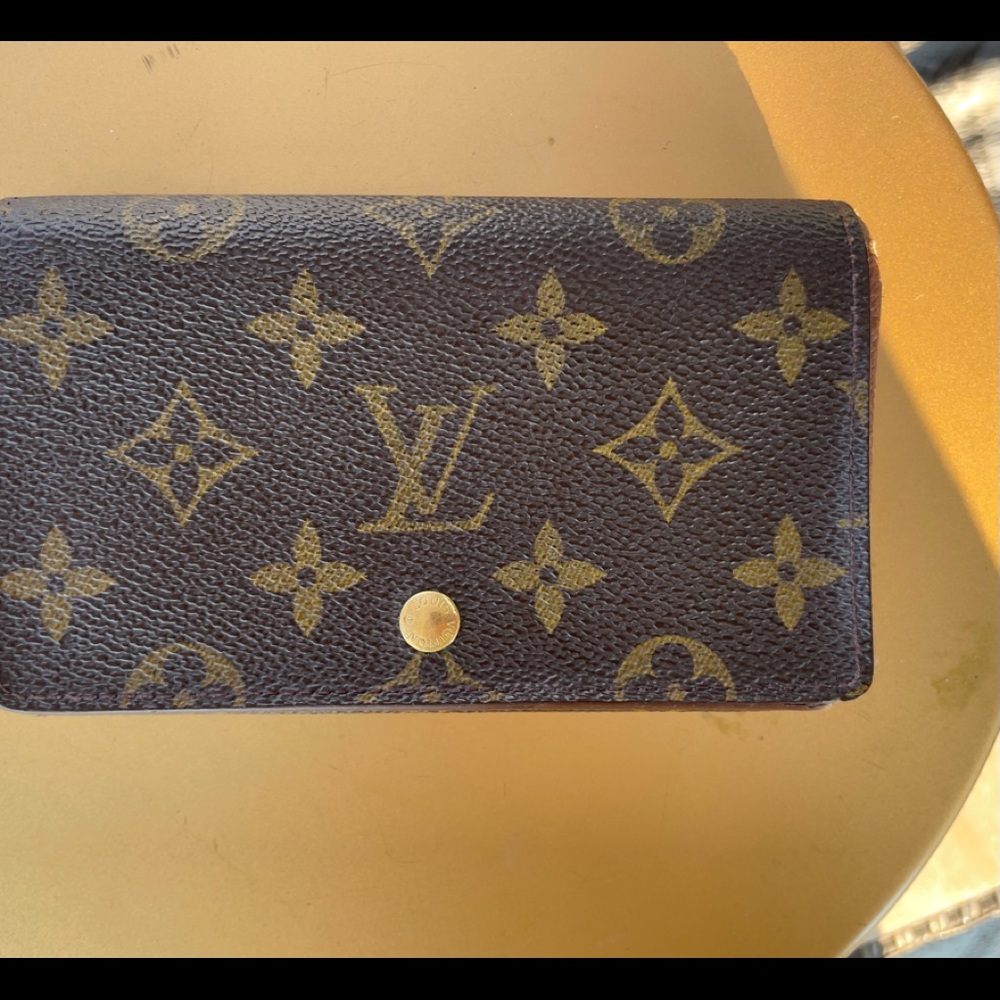 Authentic LOUIS VUITTON Monogram Tresor Wallet